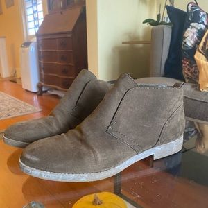 Womens size 8 indigo ankle boot